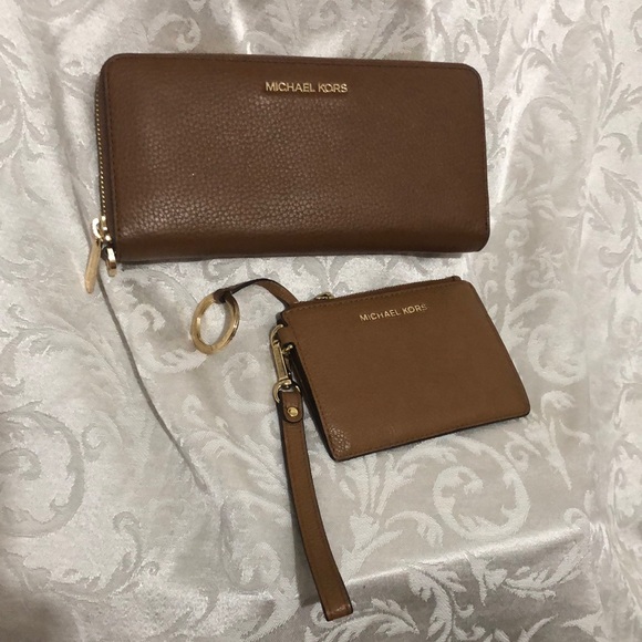 Michael Kors Bundle Wallet Clutch and Wristlet Excellent Used Condition. - Picture 1 of 14